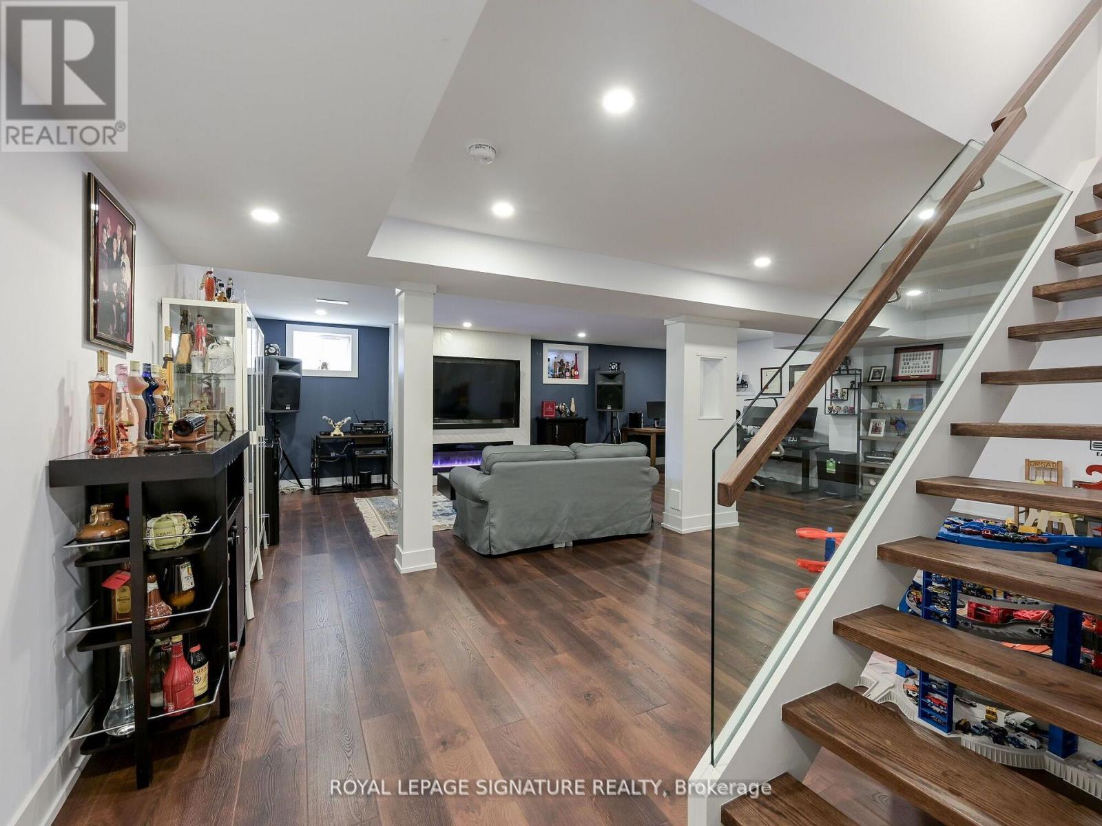 281 Mcgill Street, Mississauga, Ontario  L5A 1V3 - Photo 36 - W12429263