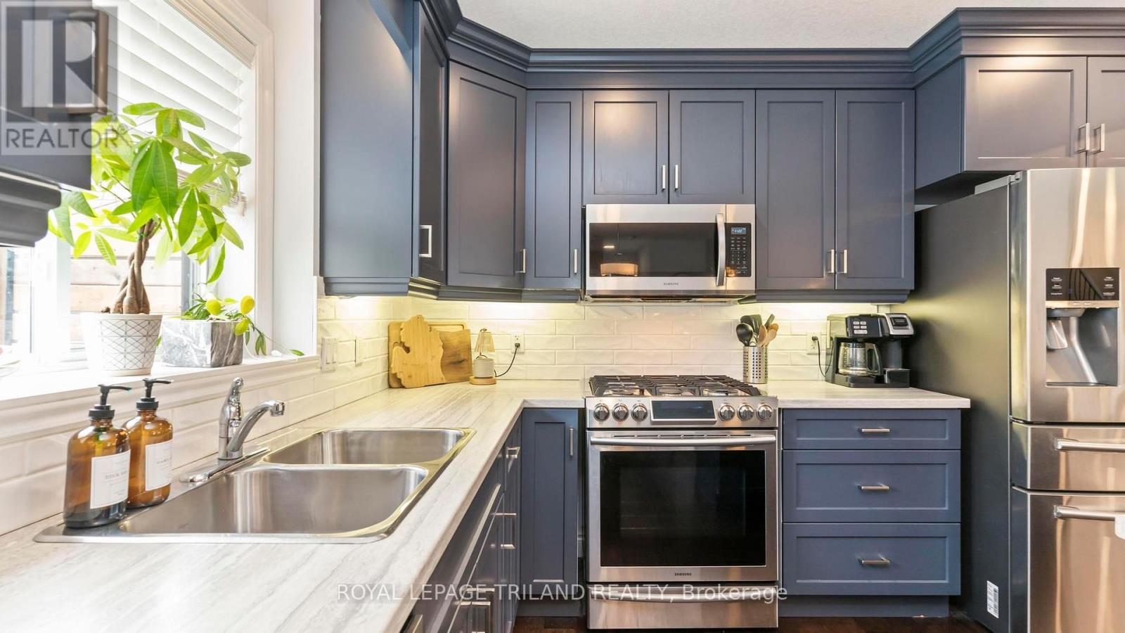 16 Kendell Lane, Ingersoll, Ontario  N5C 0B7 - Photo 12 - X12429318