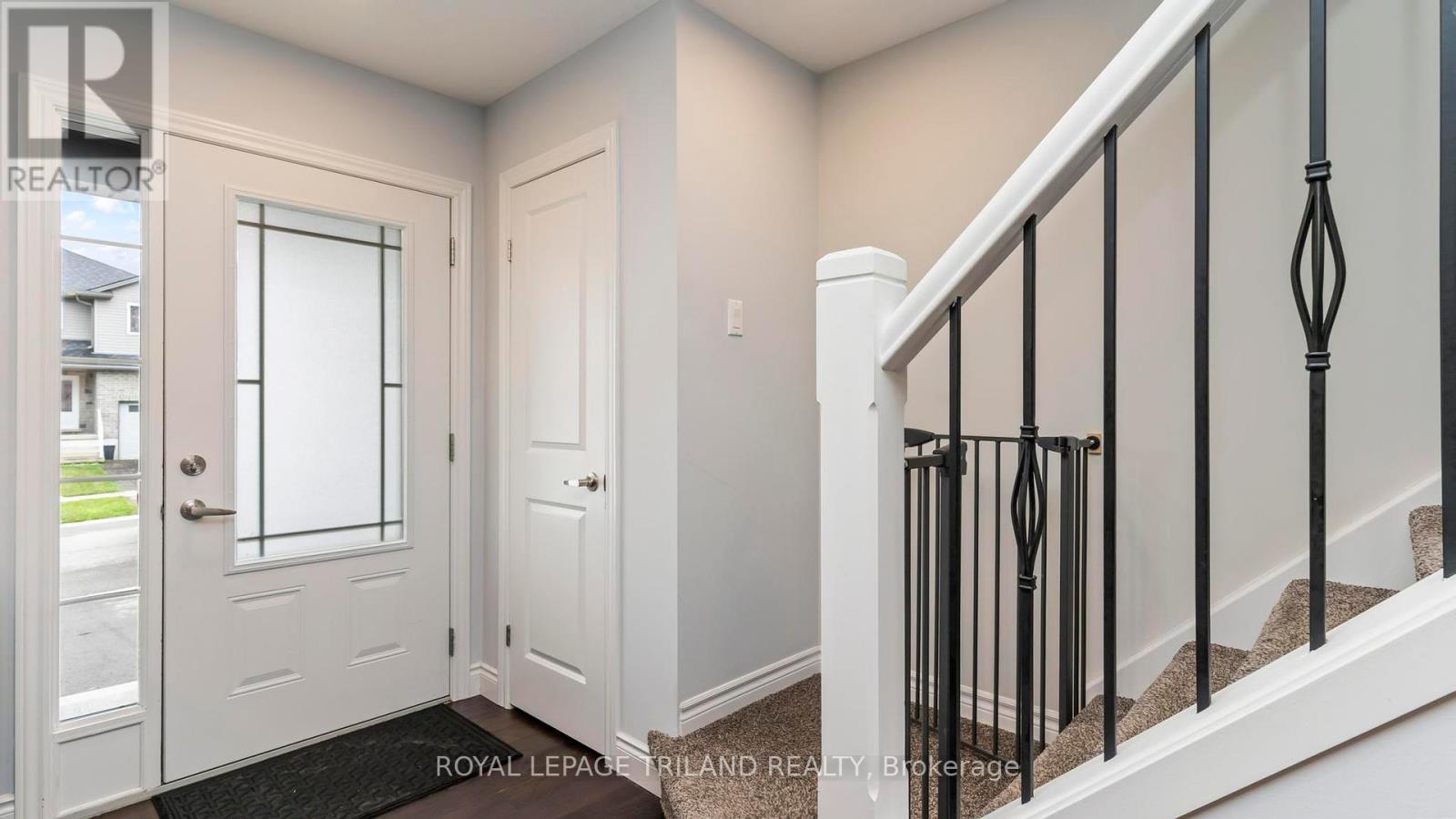 16 Kendell Lane, Ingersoll, Ontario  N5C 0B7 - Photo 4 - X12429318