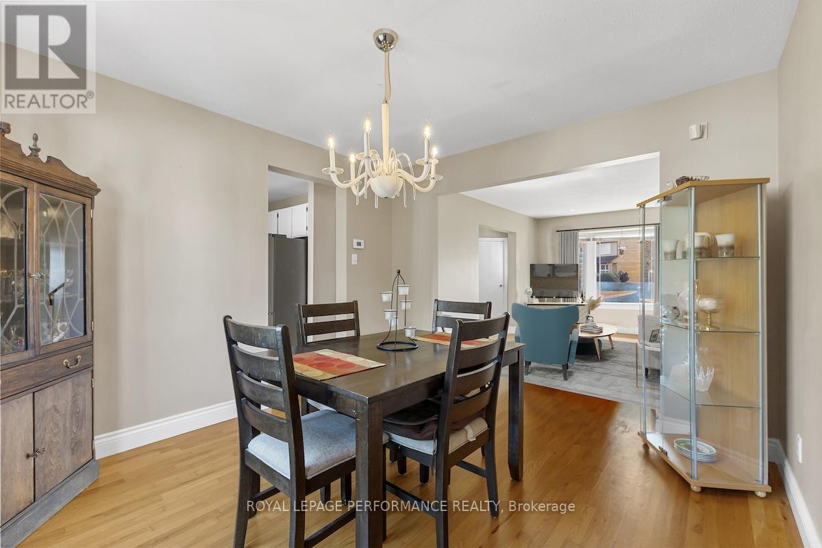 1936 Longman Crescent, Ottawa, Ontario  K1C 5G6 - Photo 6 - X12429281