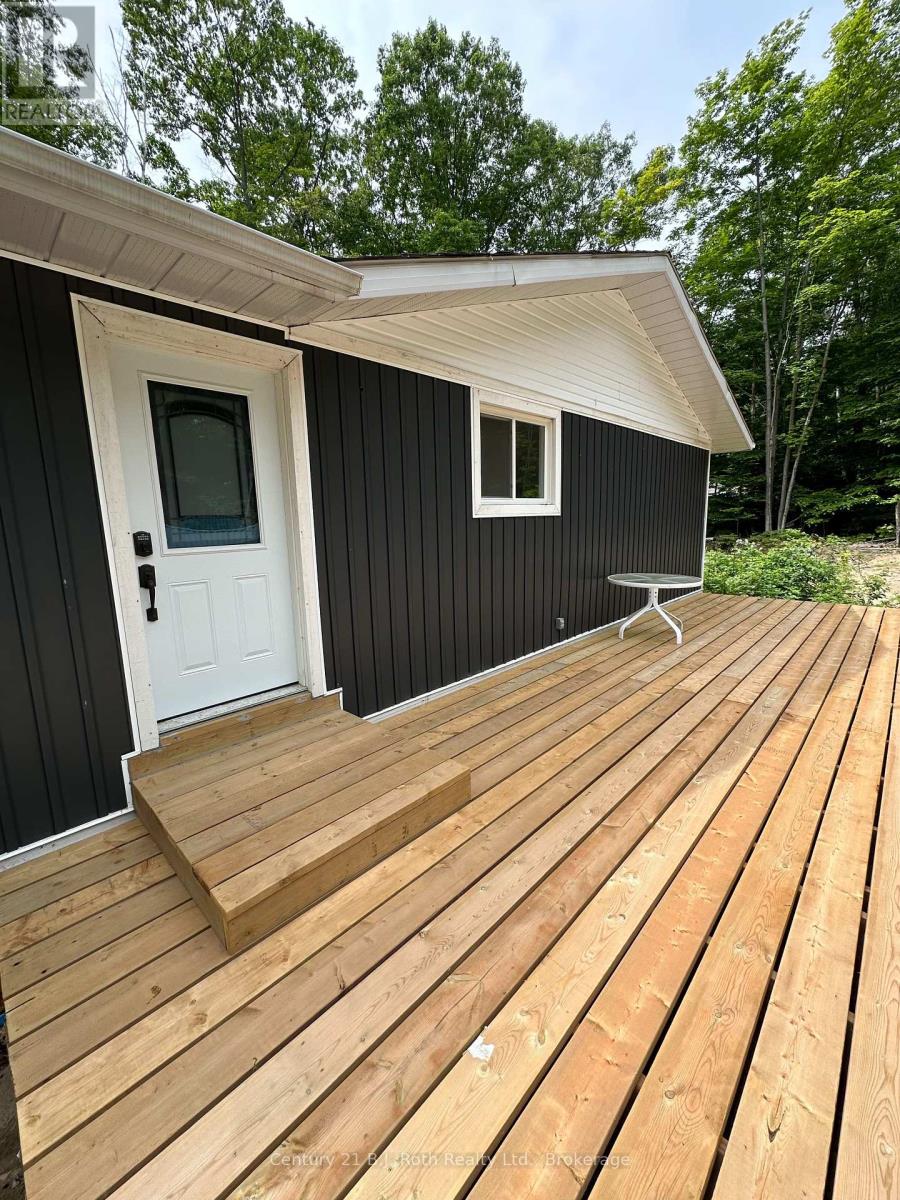 1 Waagosh Miikans Lane W, Christian Island 30, Ontario  L9M 0A9 - Photo 2 - S12429309