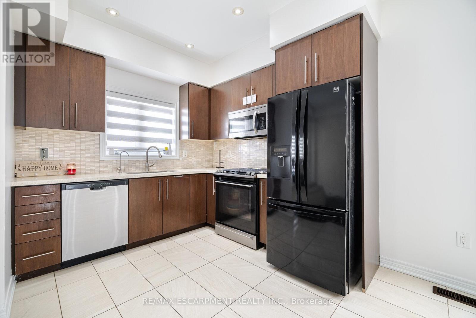 136 Westbank Trail, Hamilton, Ontario  L8J 1R5 - Photo 10 - X12429137