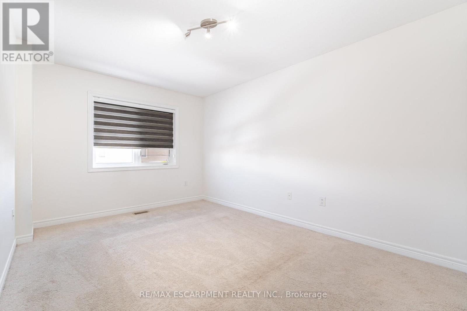 136 Westbank Trail, Hamilton, Ontario  L8J 1R5 - Photo 16 - X12429137