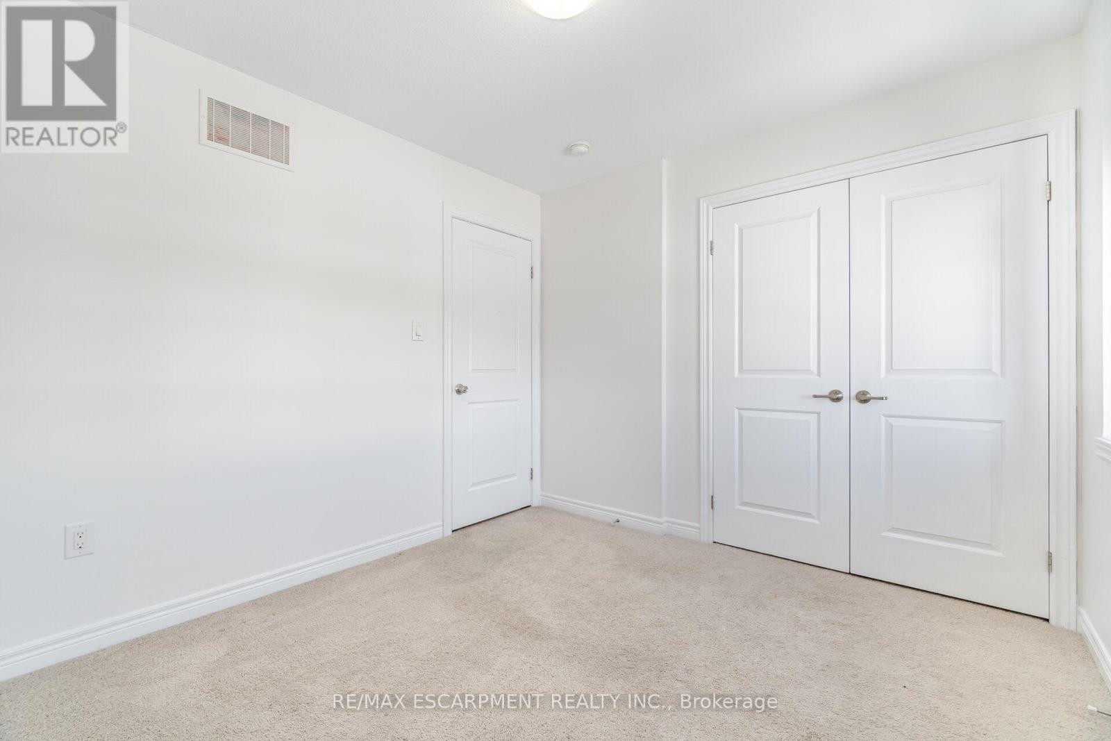 136 Westbank Trail, Hamilton, Ontario  L8J 1R5 - Photo 21 - X12429137
