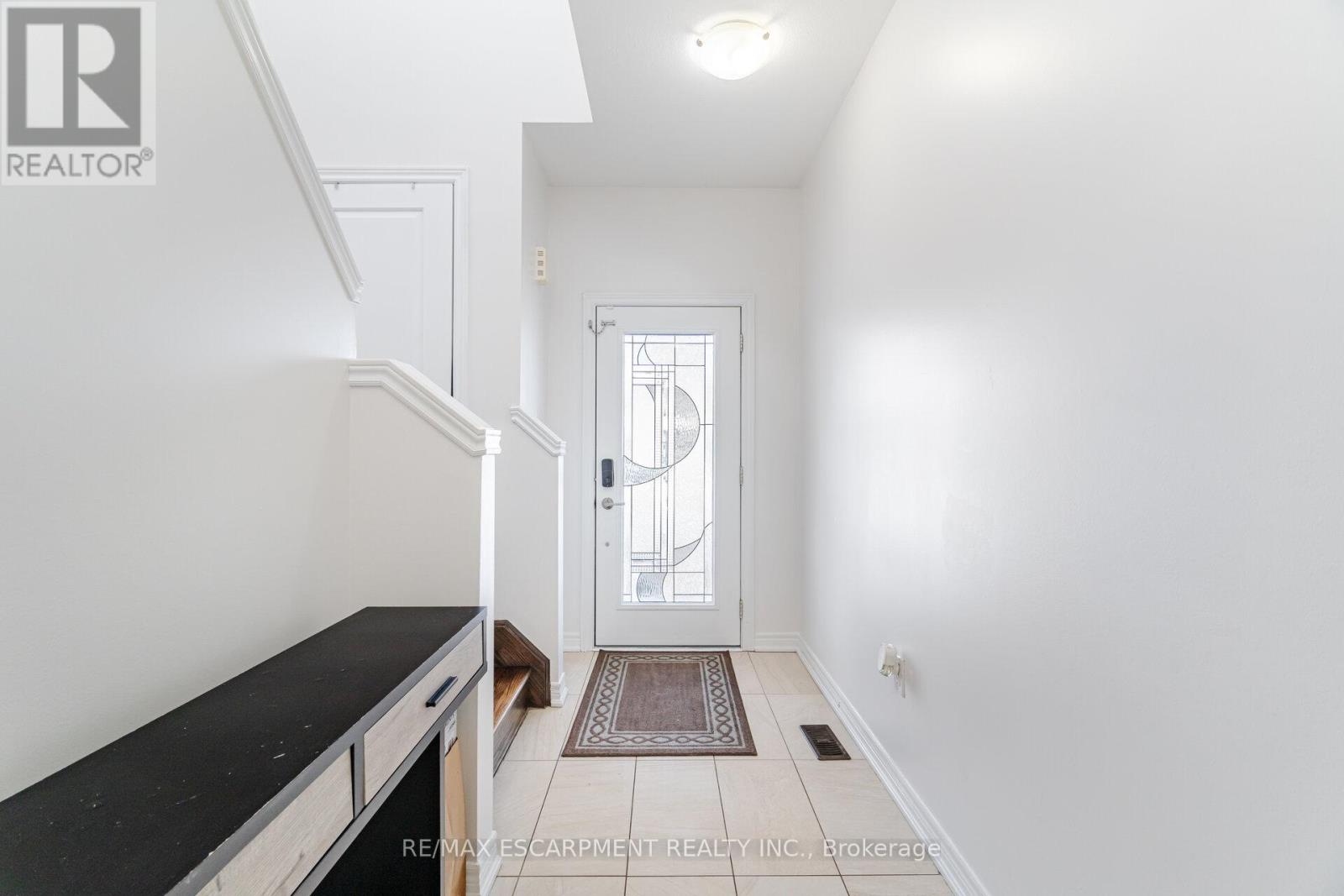 136 Westbank Trail, Hamilton, Ontario  L8J 1R5 - Photo 5 - X12429137