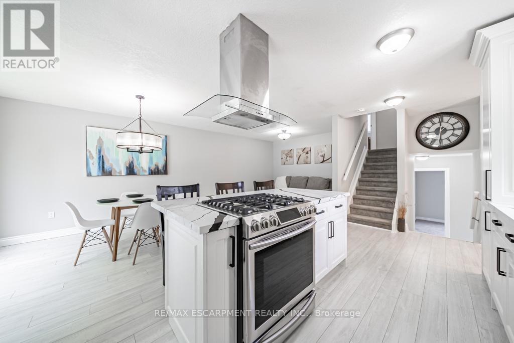 12 Quinlan Court, Hamilton, Ontario  L8W 1K1 - Photo 14 - X12429141
