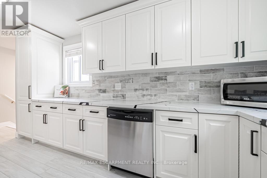 12 Quinlan Court, Hamilton, Ontario  L8W 1K1 - Photo 15 - X12429141