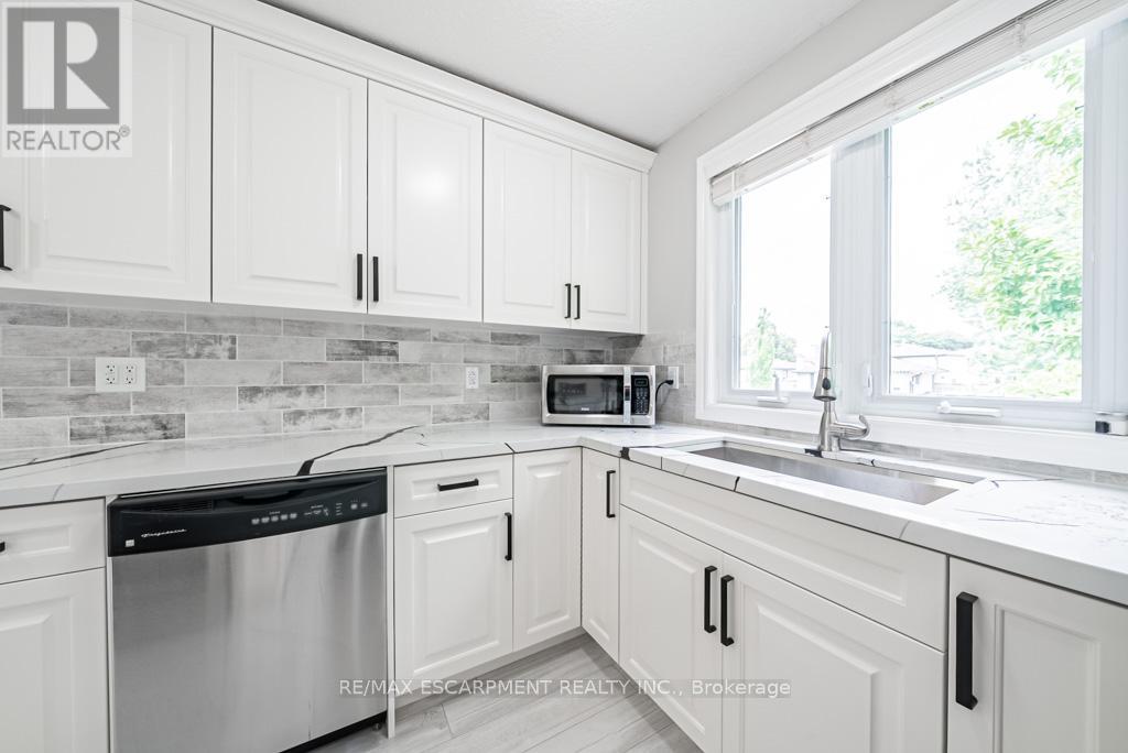 12 Quinlan Court, Hamilton, Ontario  L8W 1K1 - Photo 16 - X12429141