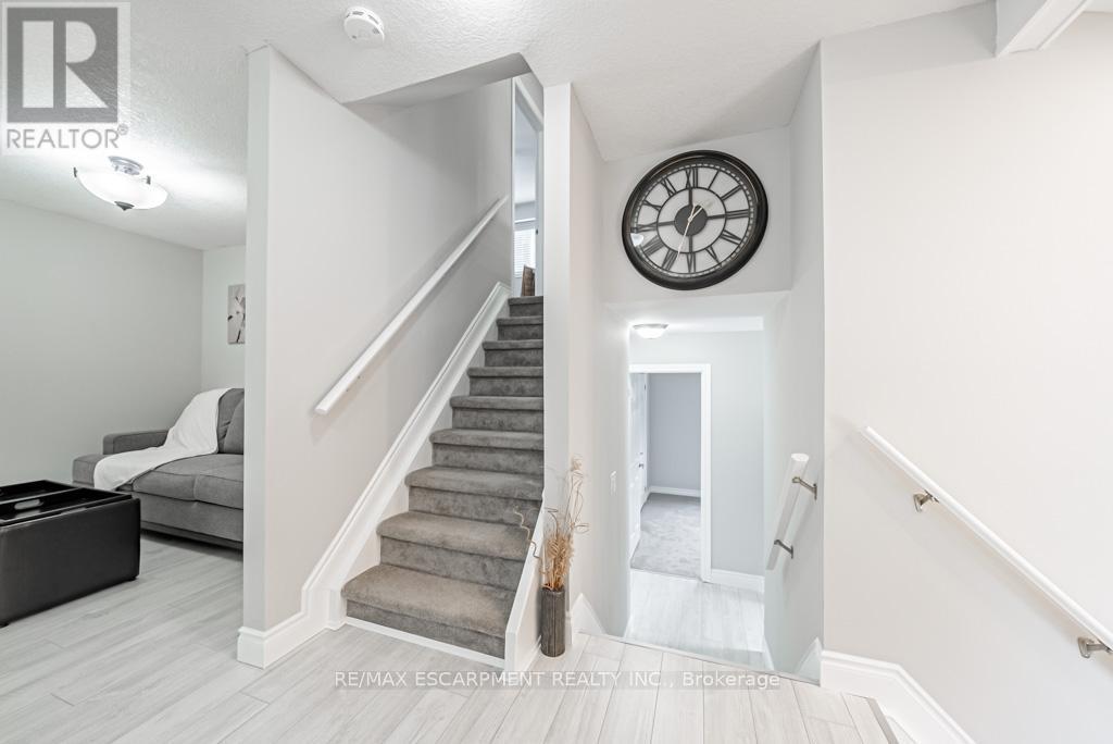 12 Quinlan Court, Hamilton, Ontario  L8W 1K1 - Photo 17 - X12429141