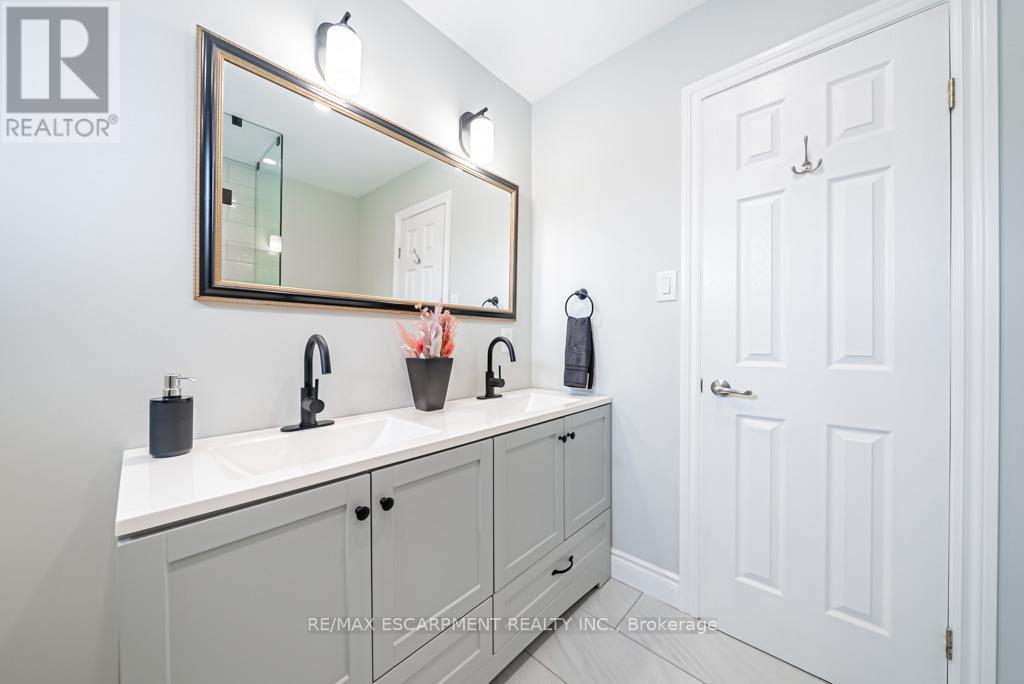 12 Quinlan Court, Hamilton, Ontario  L8W 1K1 - Photo 21 - X12429141