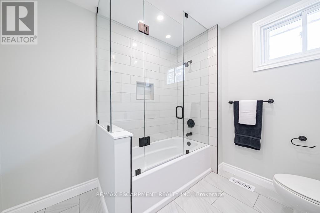 12 Quinlan Court, Hamilton, Ontario  L8W 1K1 - Photo 22 - X12429141