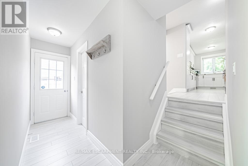 12 Quinlan Court, Hamilton, Ontario  L8W 1K1 - Photo 23 - X12429141