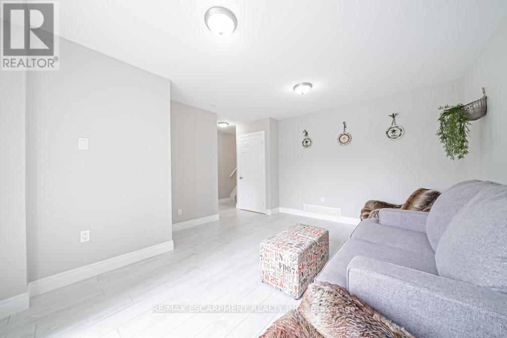 12 Quinlan Court, Hamilton, Ontario  L8W 1K1 - Photo 25 - X12429141