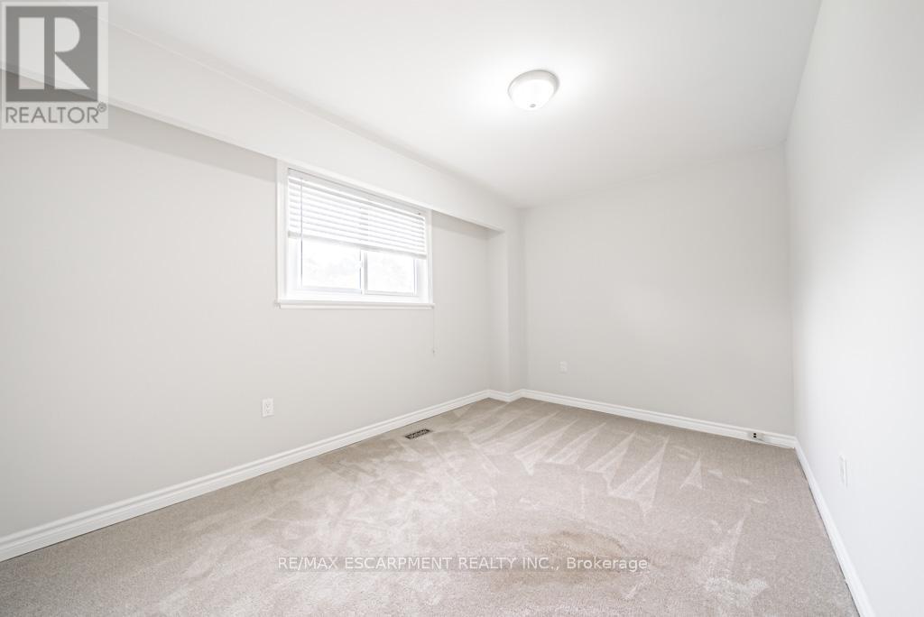 12 Quinlan Court, Hamilton, Ontario  L8W 1K1 - Photo 27 - X12429141