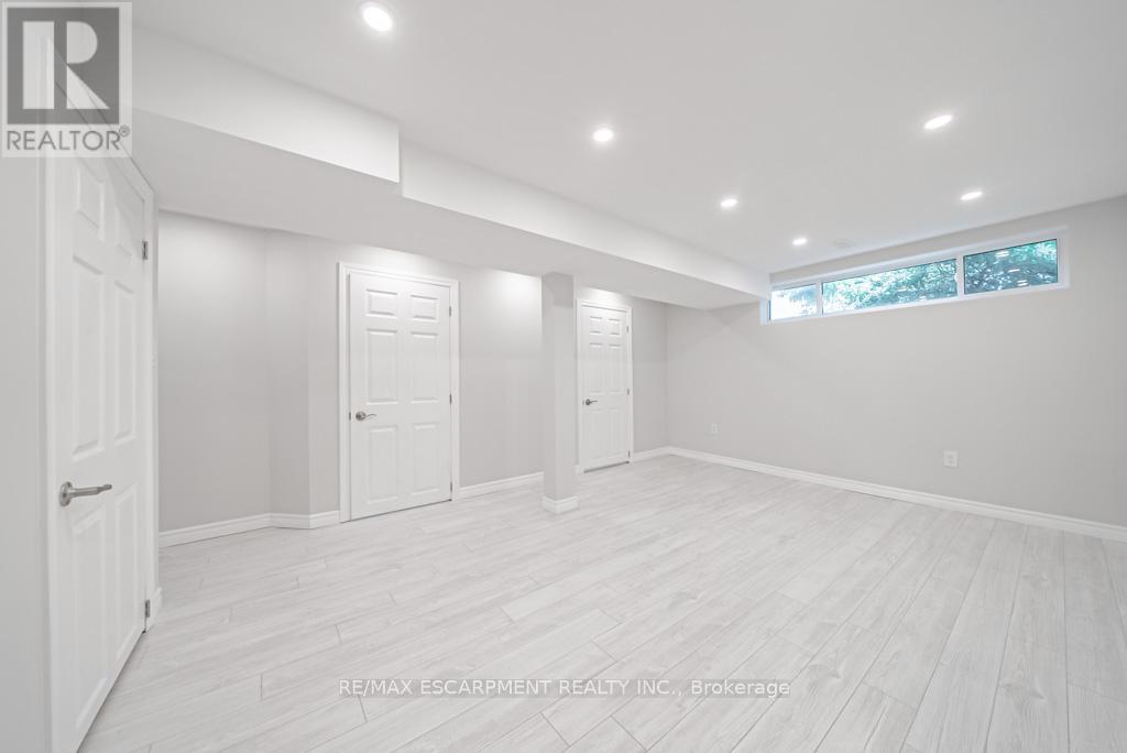 12 Quinlan Court, Hamilton, Ontario  L8W 1K1 - Photo 33 - X12429141