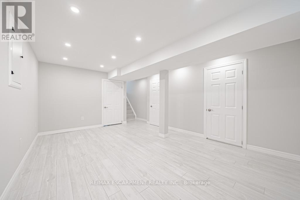 12 Quinlan Court, Hamilton, Ontario  L8W 1K1 - Photo 34 - X12429141