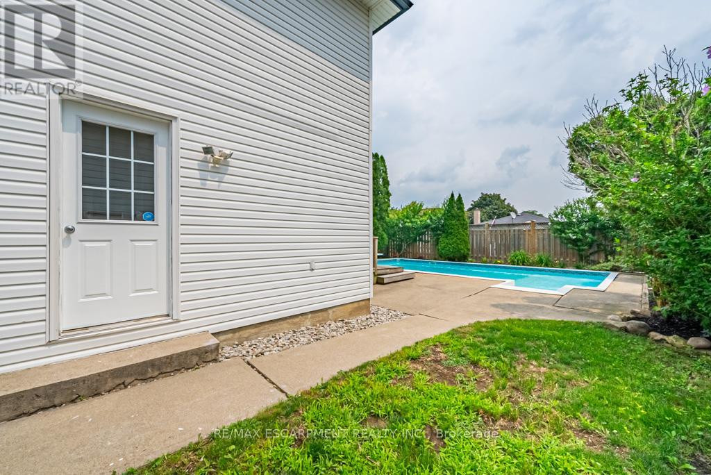 12 Quinlan Court, Hamilton, Ontario  L8W 1K1 - Photo 50 - X12429141