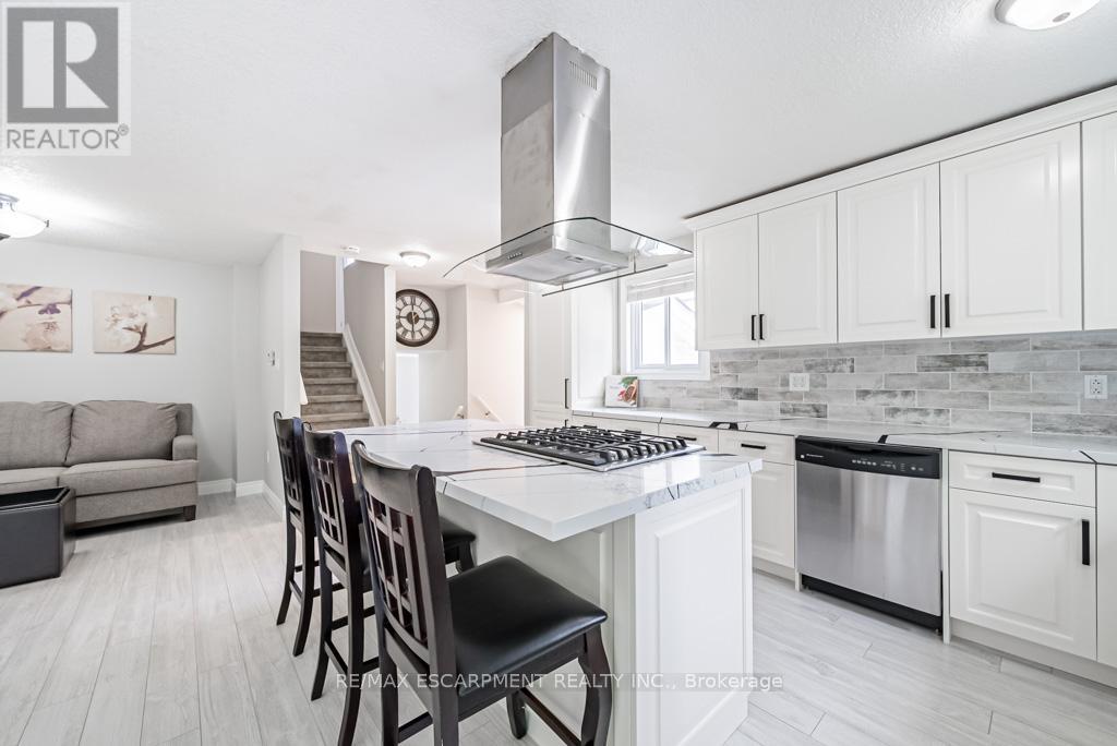 12 Quinlan Court, Hamilton, Ontario  L8W 1K1 - Photo 9 - X12429141