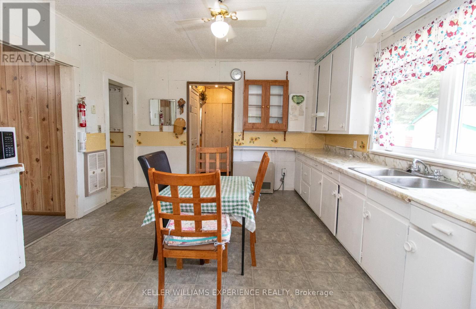 152 Ottawa Avenue, South River, Ontario  P0A 1X0 - Photo 12 - X12429149