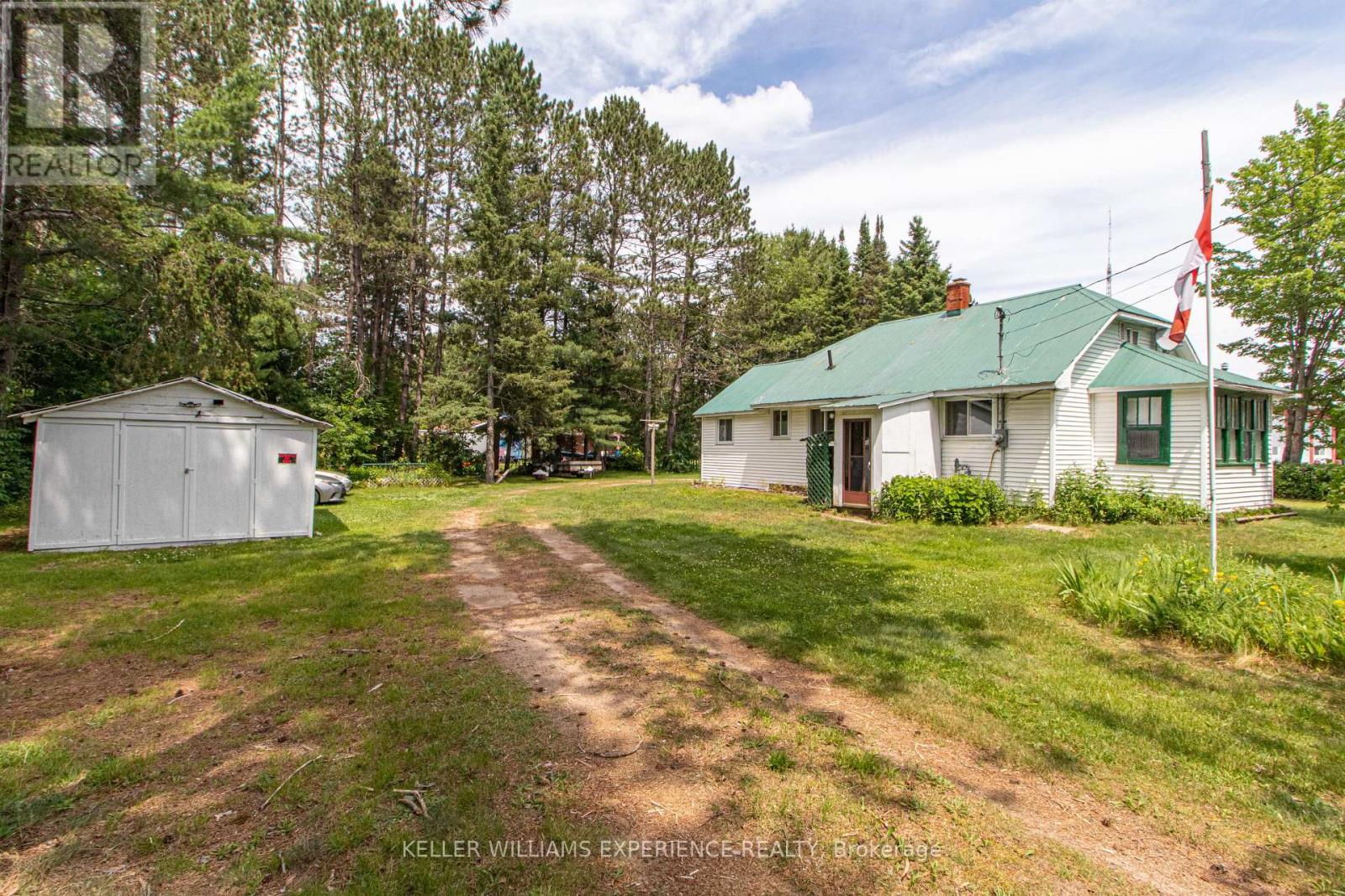 152 Ottawa Avenue, South River, Ontario  P0A 1X0 - Photo 2 - X12429149