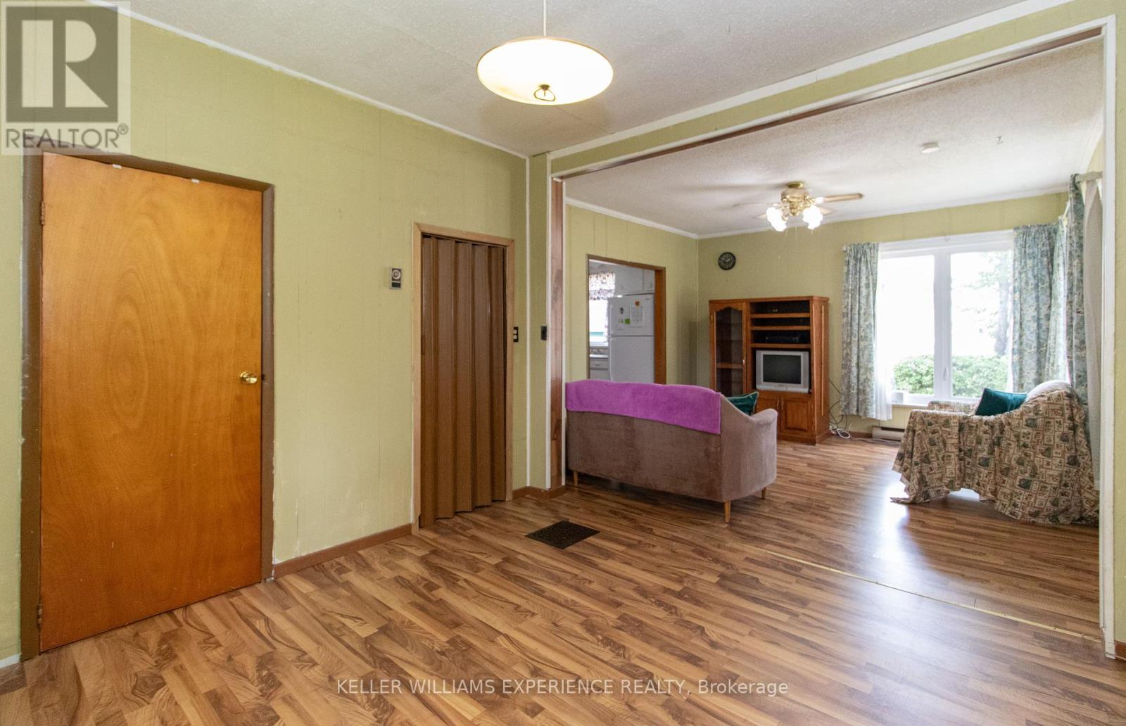 152 Ottawa Avenue, South River, Ontario  P0A 1X0 - Photo 5 - X12429149