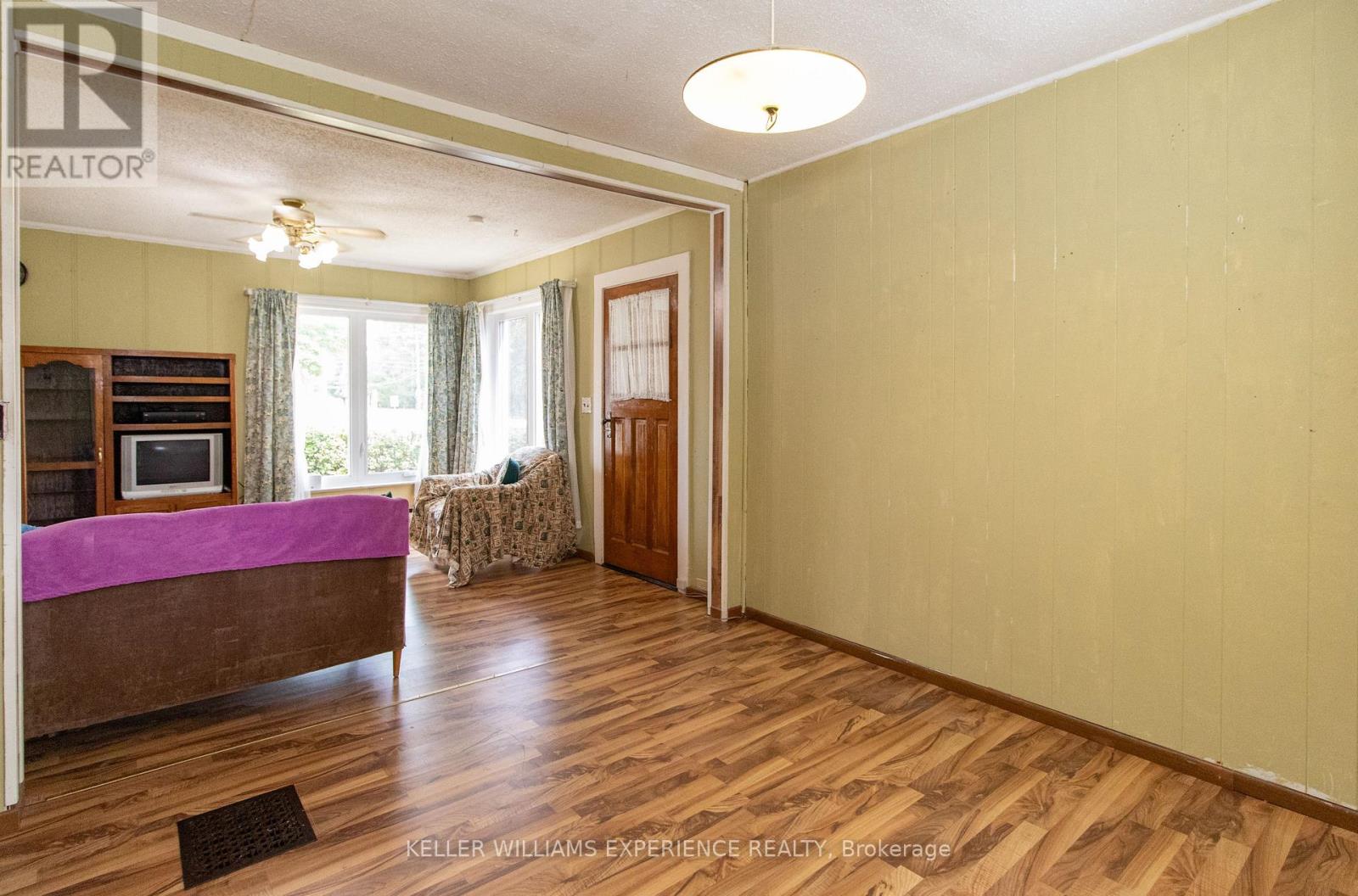 152 Ottawa Avenue, South River, Ontario  P0A 1X0 - Photo 8 - X12429149