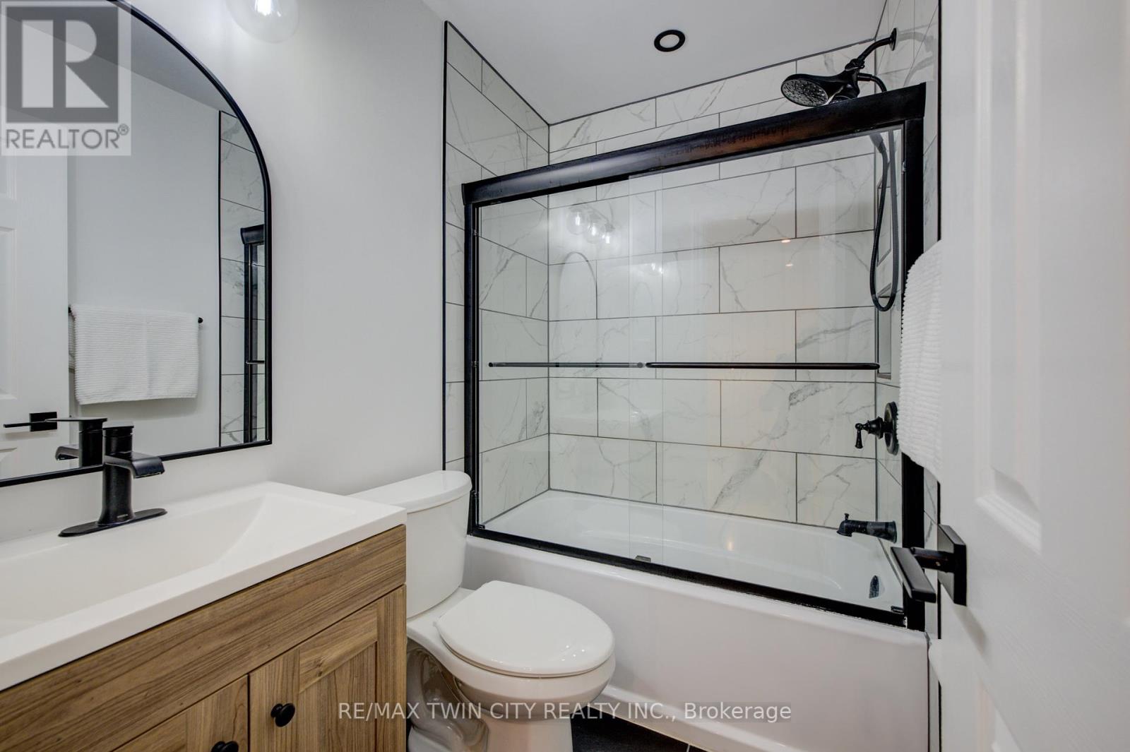 143 Dyer Court, Cambridge, Ontario  N3C 4B9 - Photo 17 - X12429165