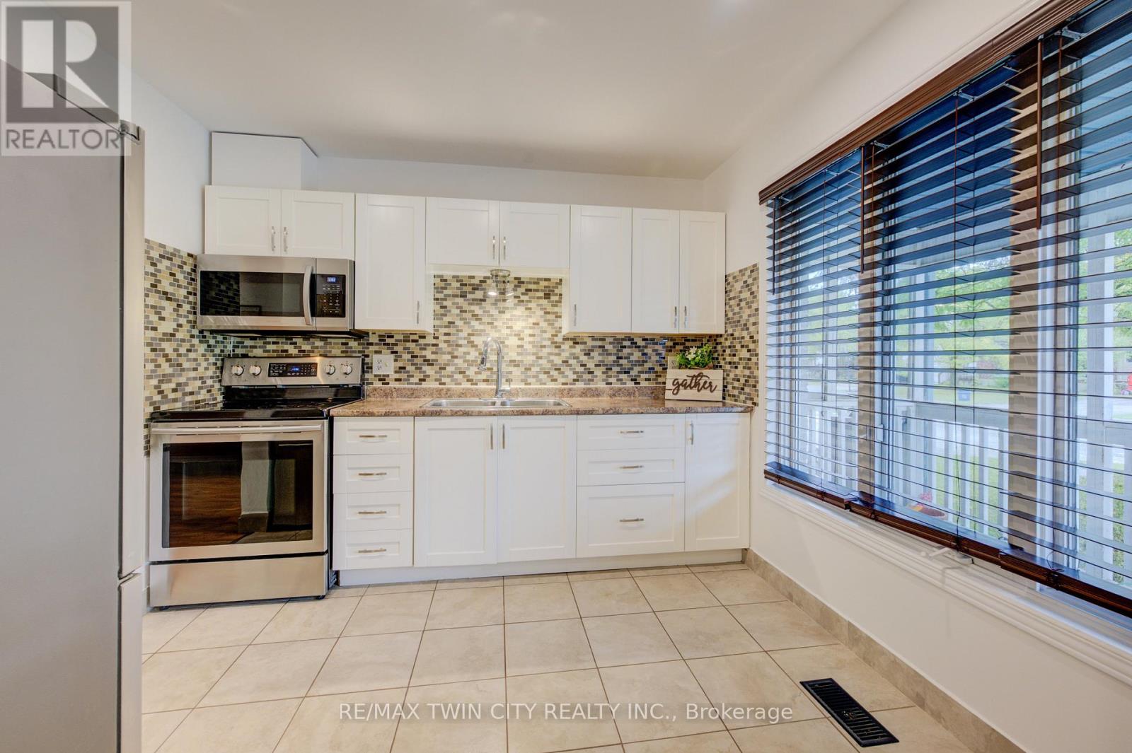 143 Dyer Court, Cambridge, Ontario  N3C 4B9 - Photo 6 - X12429165