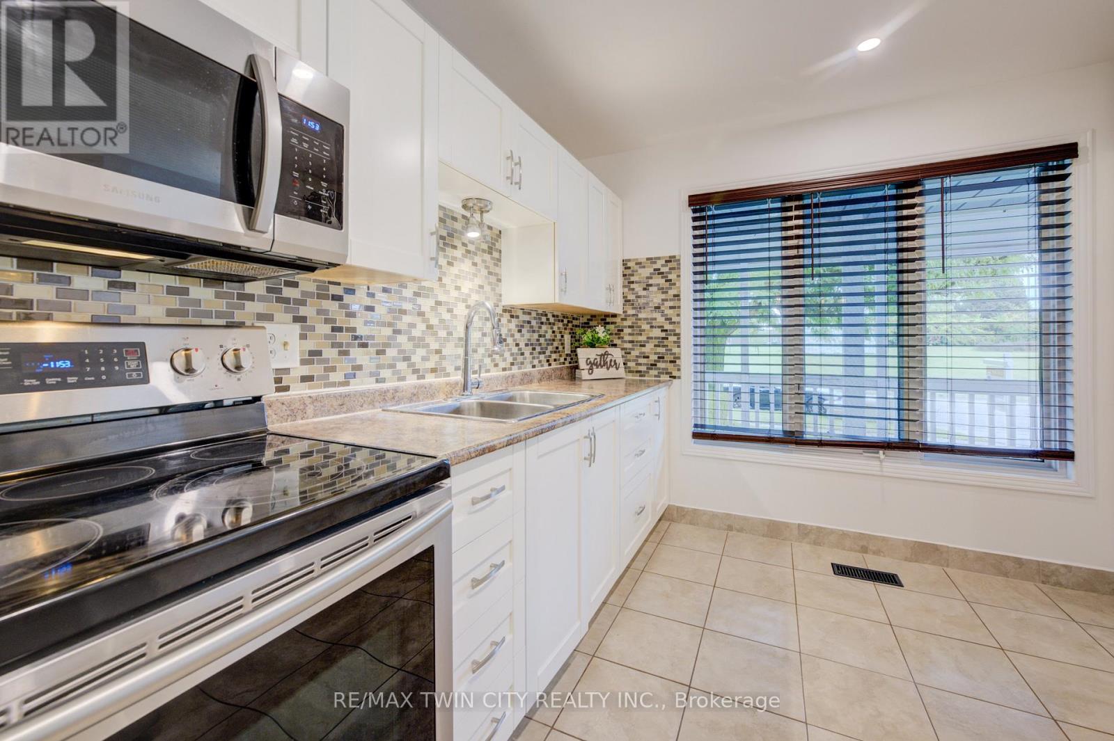 143 Dyer Court, Cambridge, Ontario  N3C 4B9 - Photo 7 - X12429165