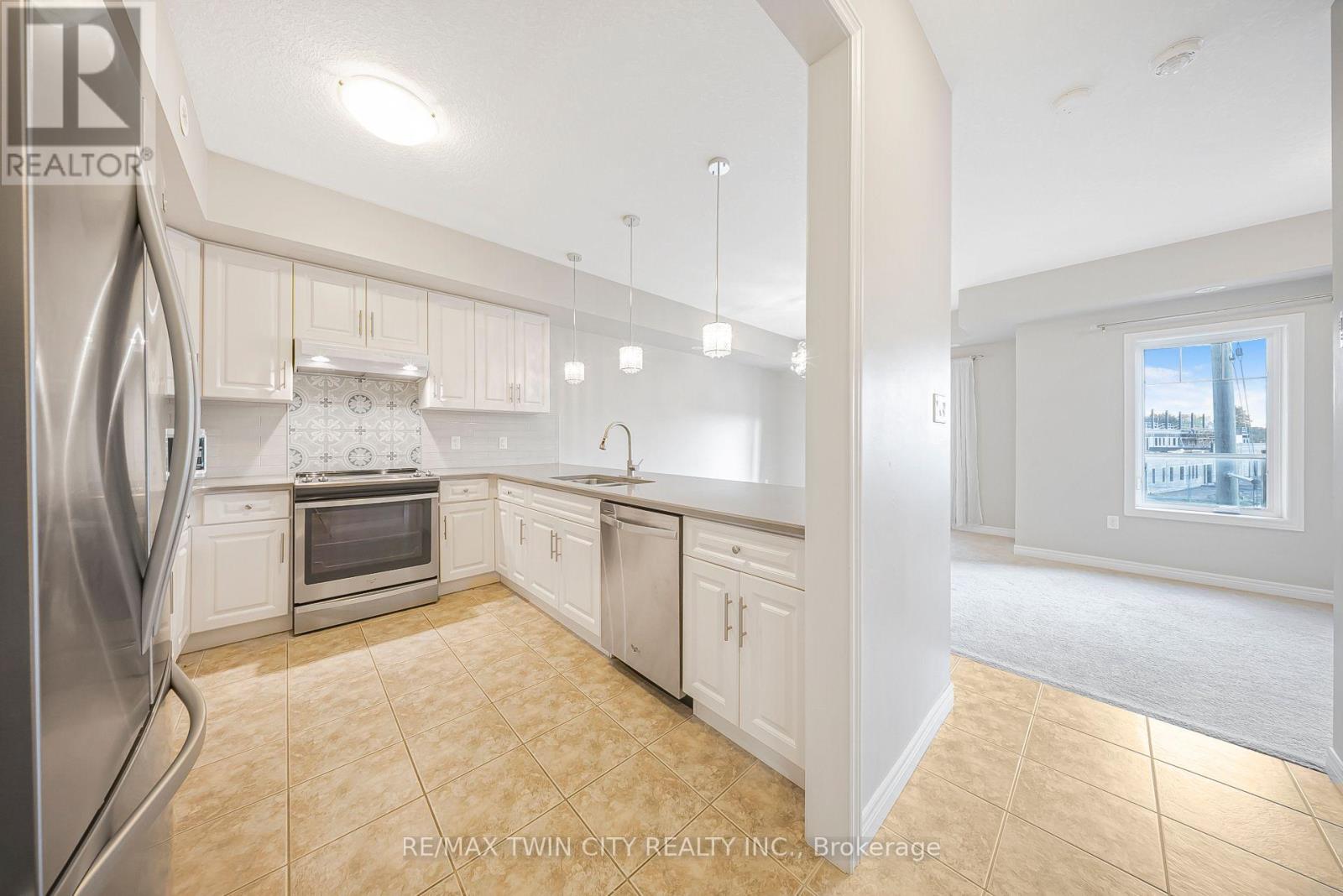 C - 1108 Fairway Road N, Kitchener, Ontario  N2A 0J3 - Photo 5 - X12429184