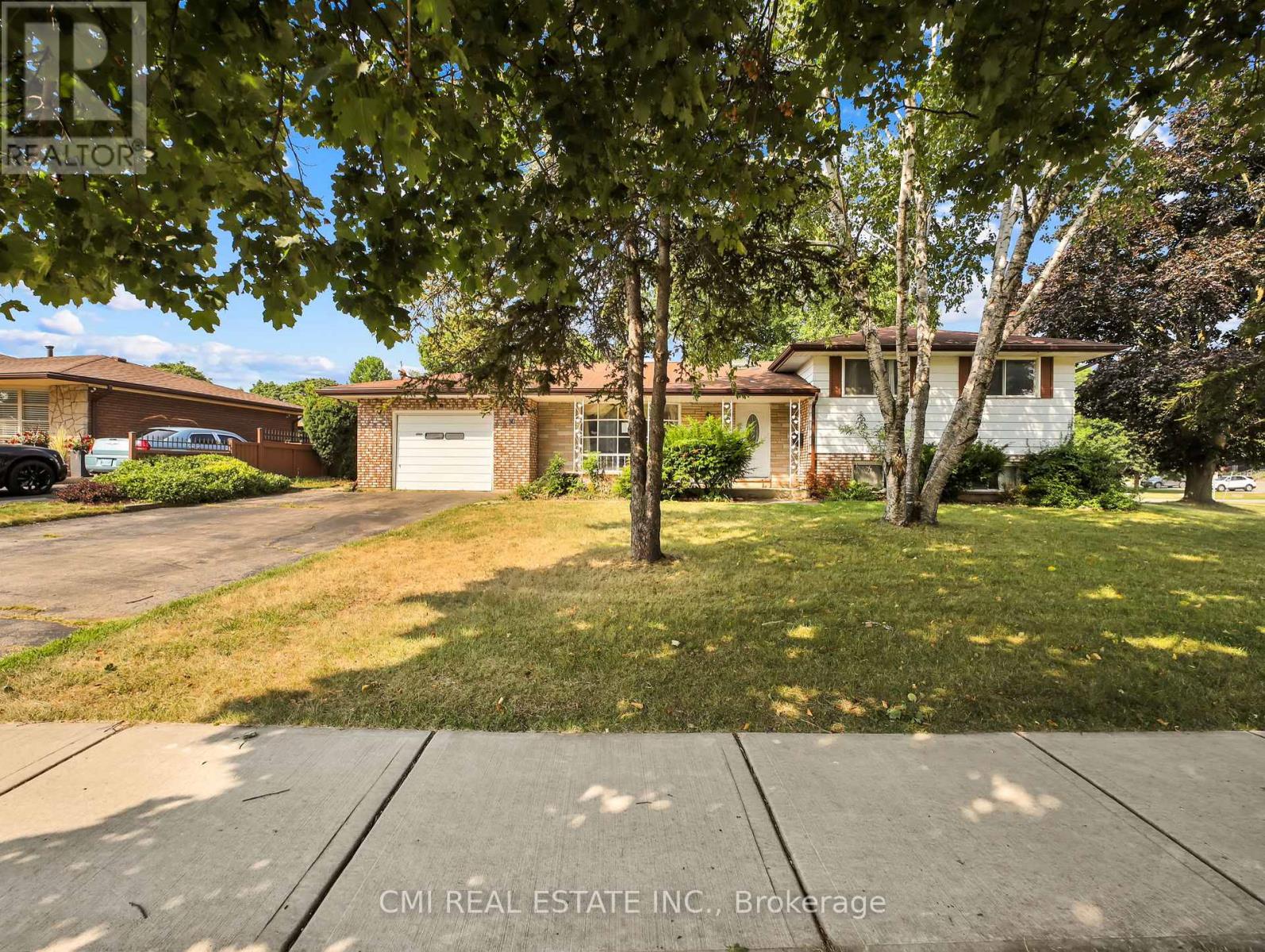 74 Brier Park Road, Brantford, Ontario  N3R 5T4 - Photo 3 - X12429216