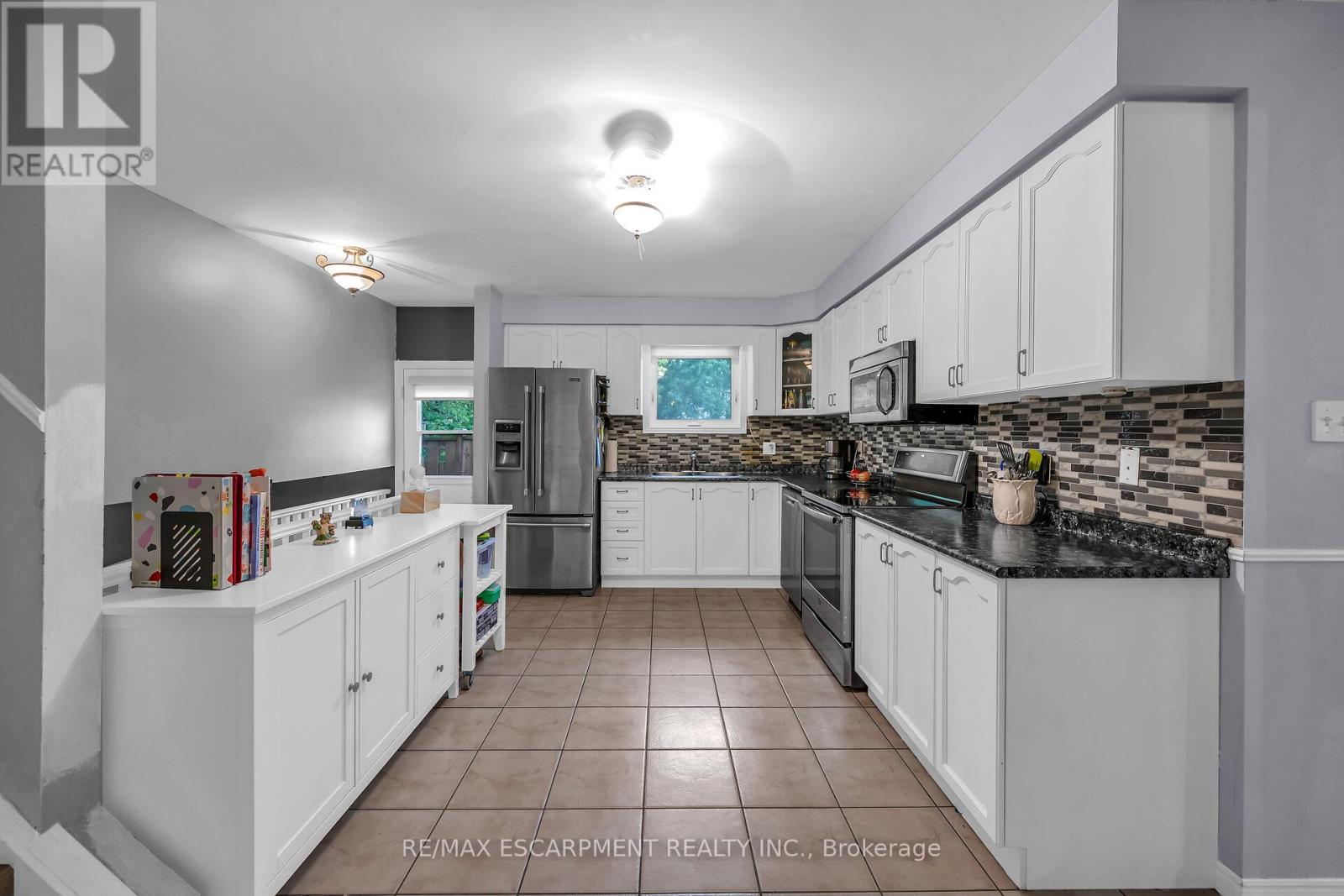 16 Caledon Court, Haldimand, Ontario  N3W 2L5 - Photo 16 - X12429233