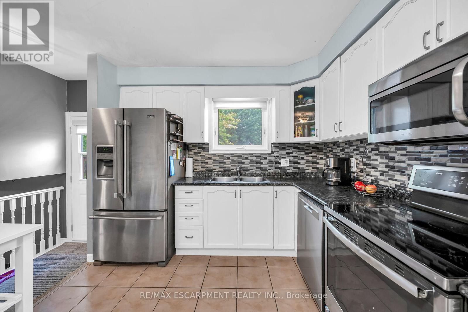 16 Caledon Court, Haldimand, Ontario  N3W 2L5 - Photo 18 - X12429233