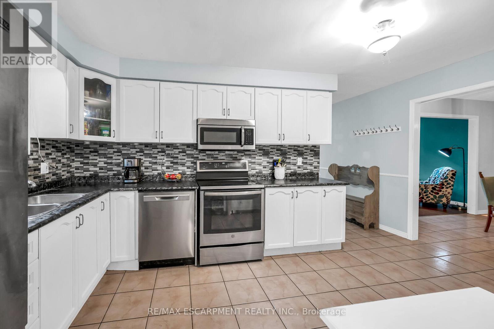 16 Caledon Court, Haldimand, Ontario  N3W 2L5 - Photo 19 - X12429233