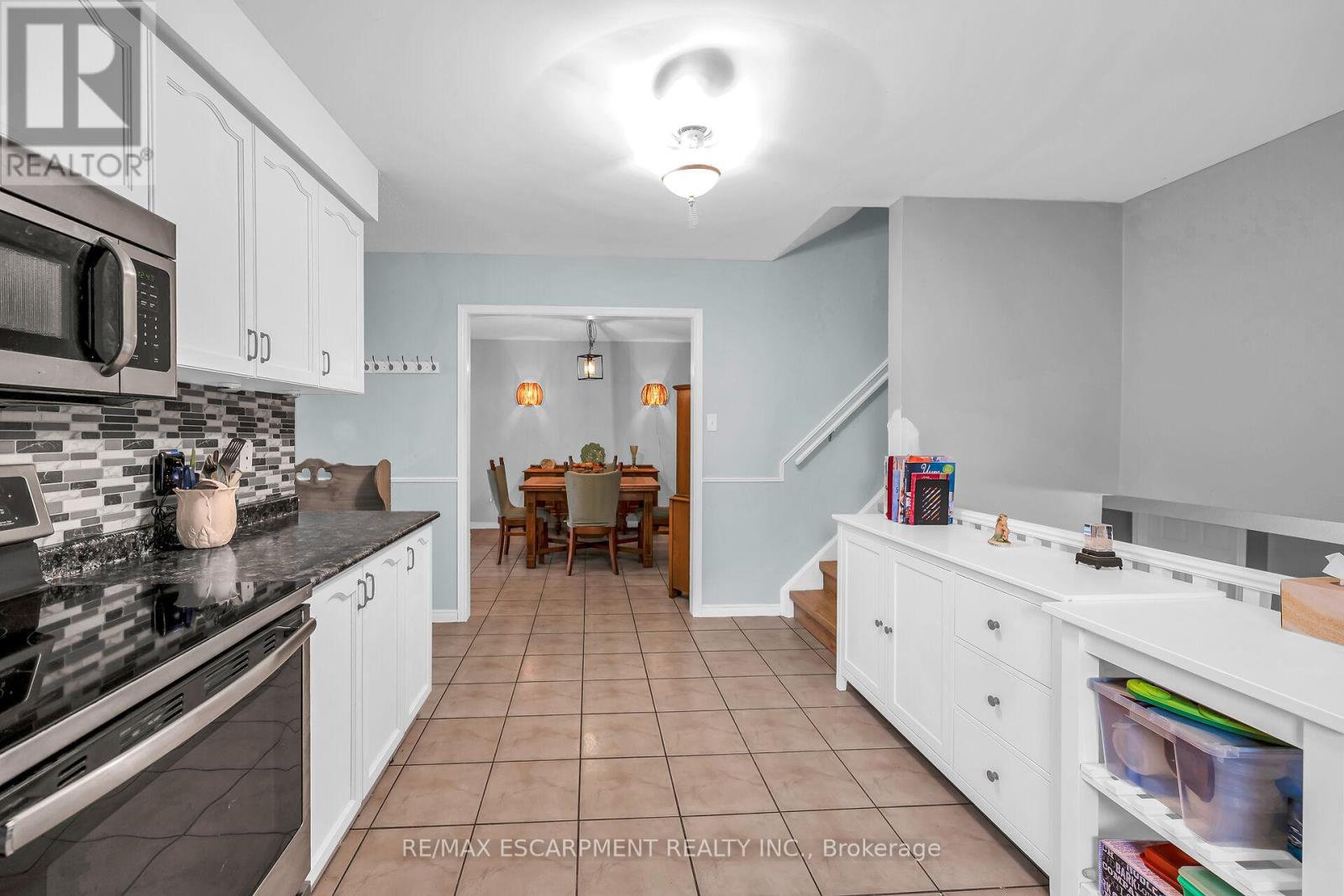 16 Caledon Court, Haldimand, Ontario  N3W 2L5 - Photo 20 - X12429233