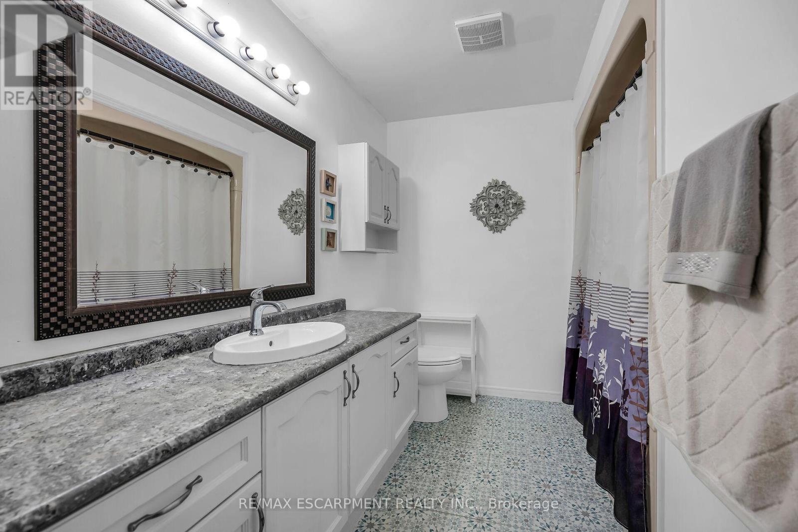 16 Caledon Court, Haldimand, Ontario  N3W 2L5 - Photo 28 - X12429233
