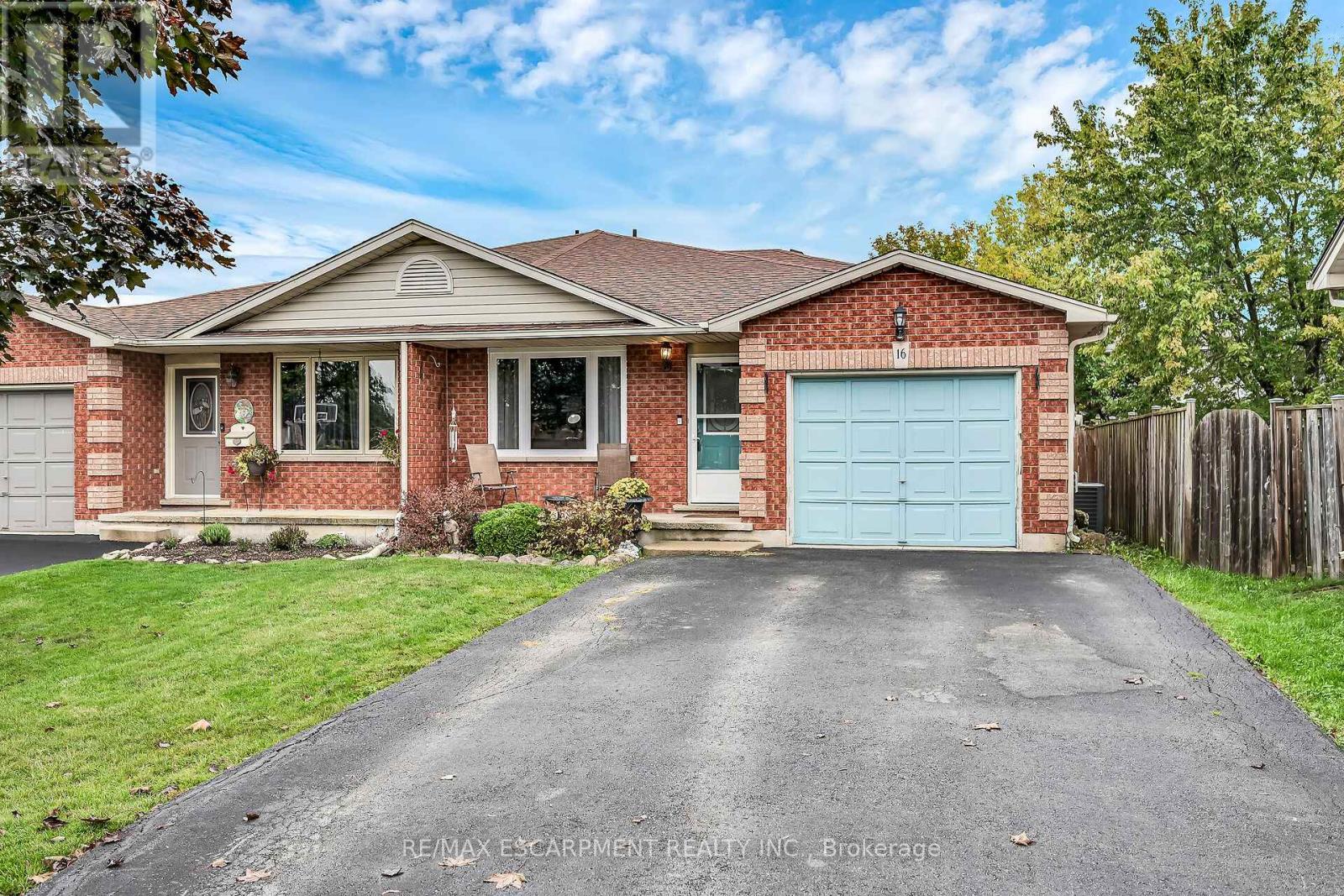 16 Caledon Court, Haldimand, Ontario  N3W 2L5 - Photo 3 - X12429233