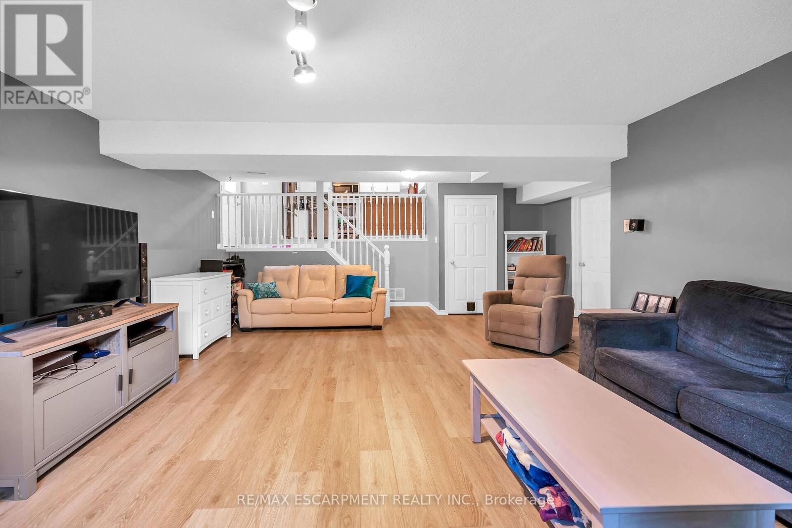 16 Caledon Court, Haldimand, Ontario  N3W 2L5 - Photo 34 - X12429233