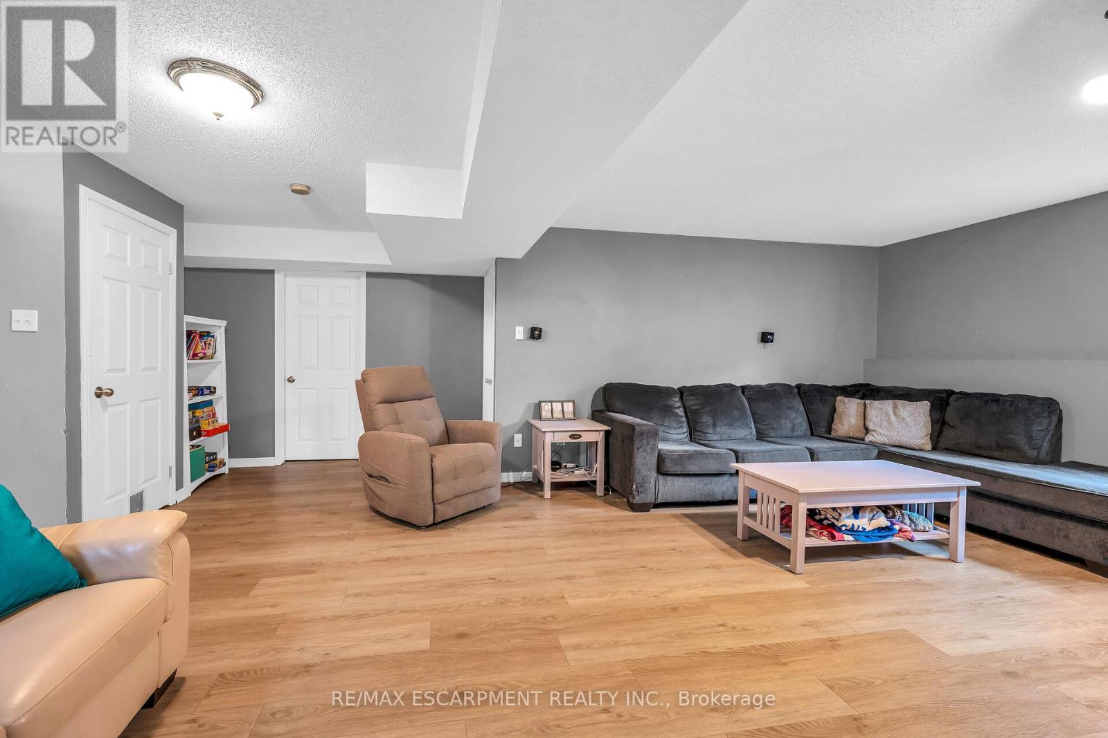 16 Caledon Court, Haldimand, Ontario  N3W 2L5 - Photo 35 - X12429233