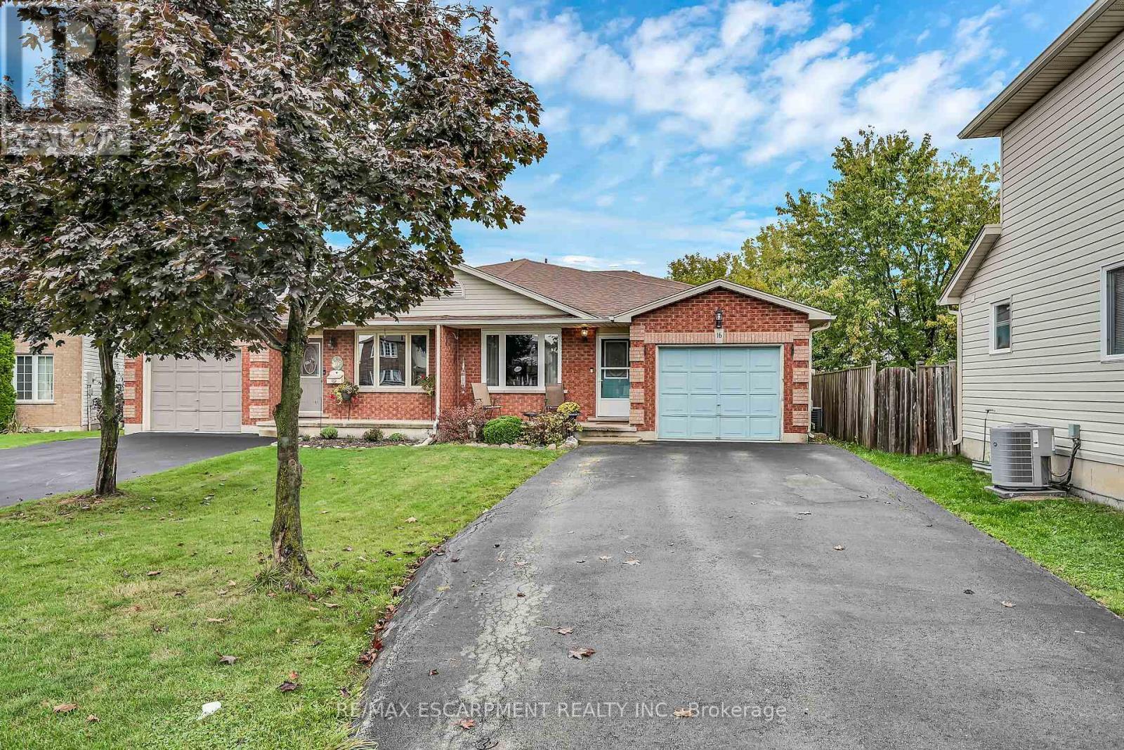 16 Caledon Court, Haldimand, Ontario  N3W 2L5 - Photo 4 - X12429233
