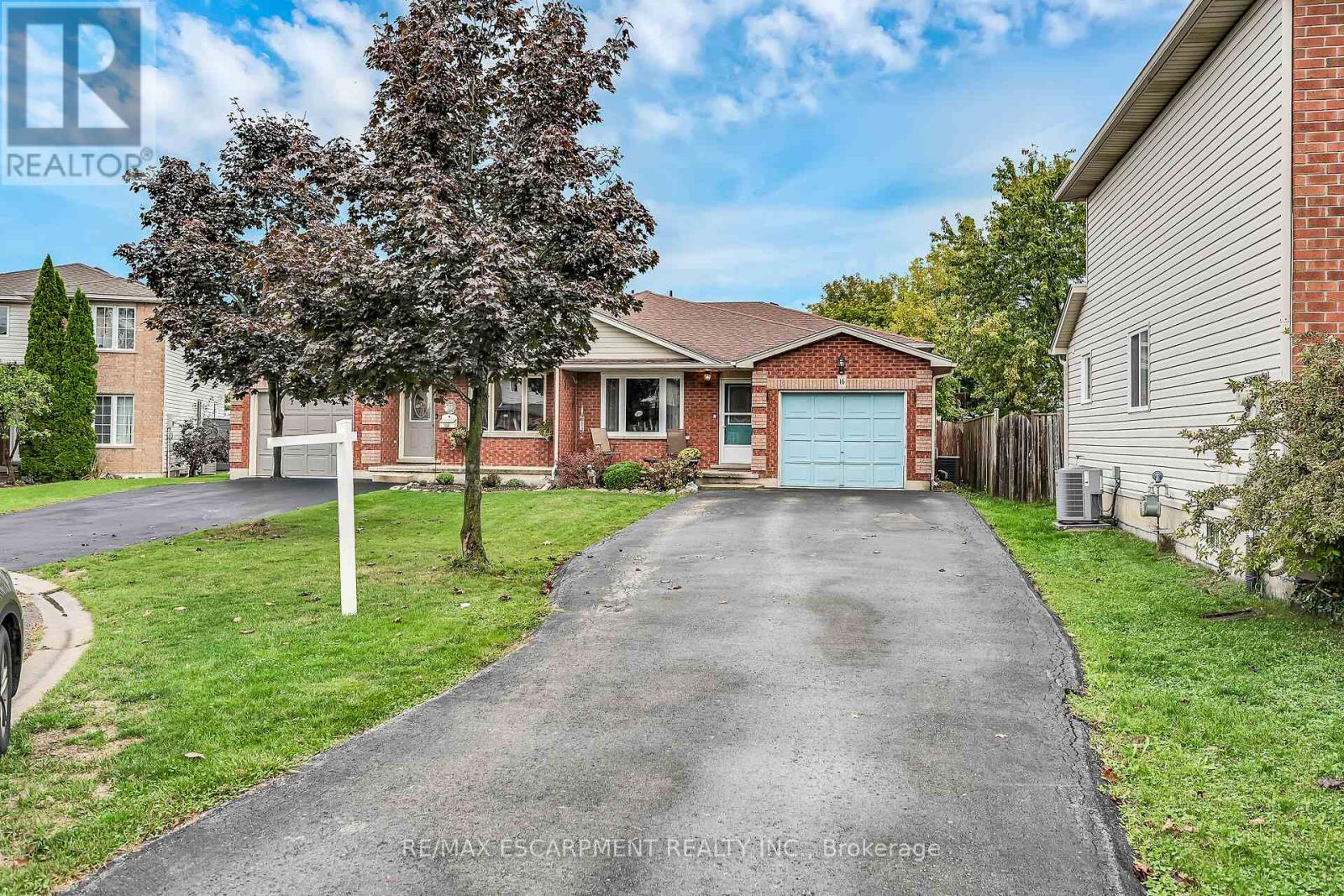 16 Caledon Court, Haldimand, Ontario  N3W 2L5 - Photo 5 - X12429233