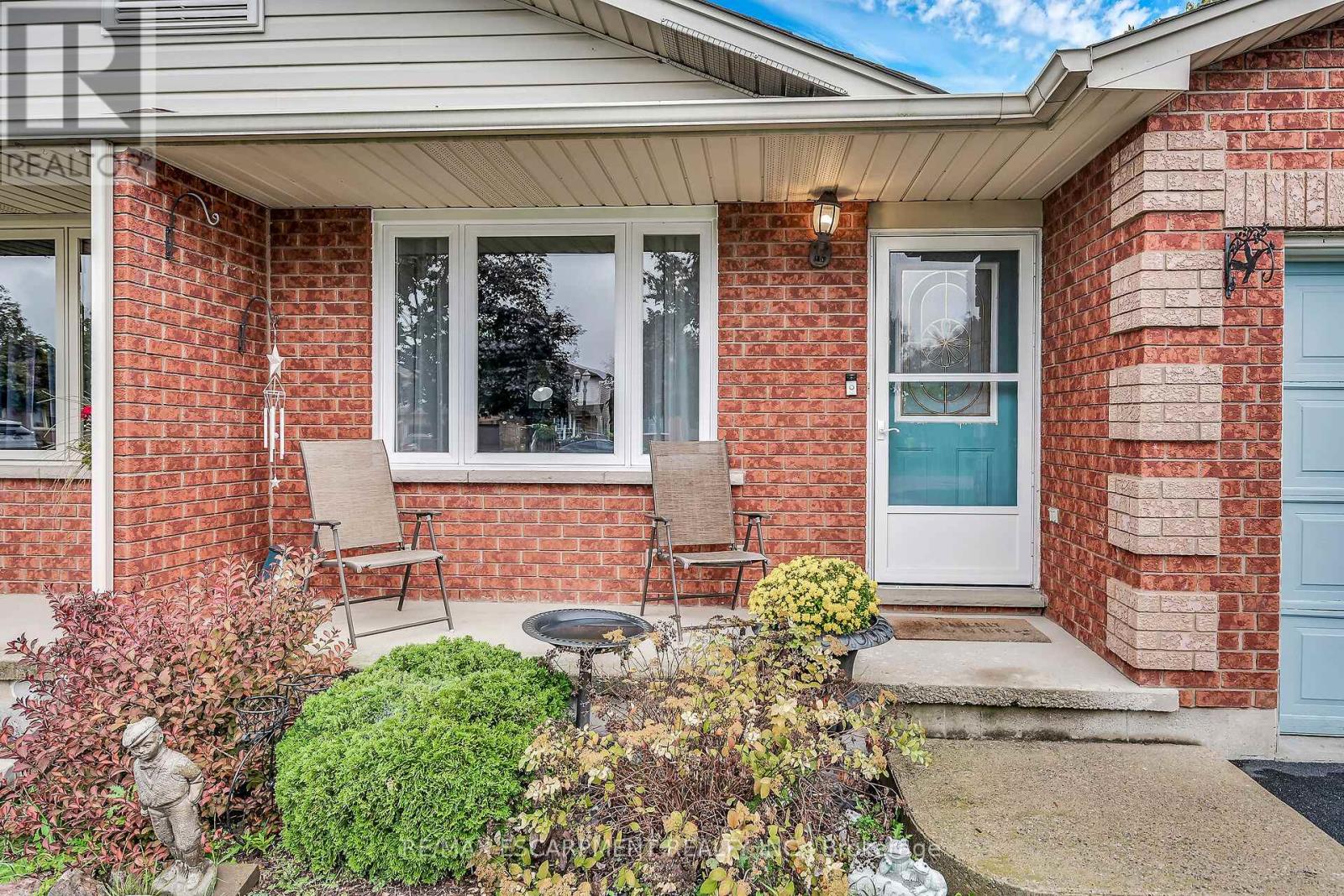 16 Caledon Court, Haldimand, Ontario  N3W 2L5 - Photo 6 - X12429233