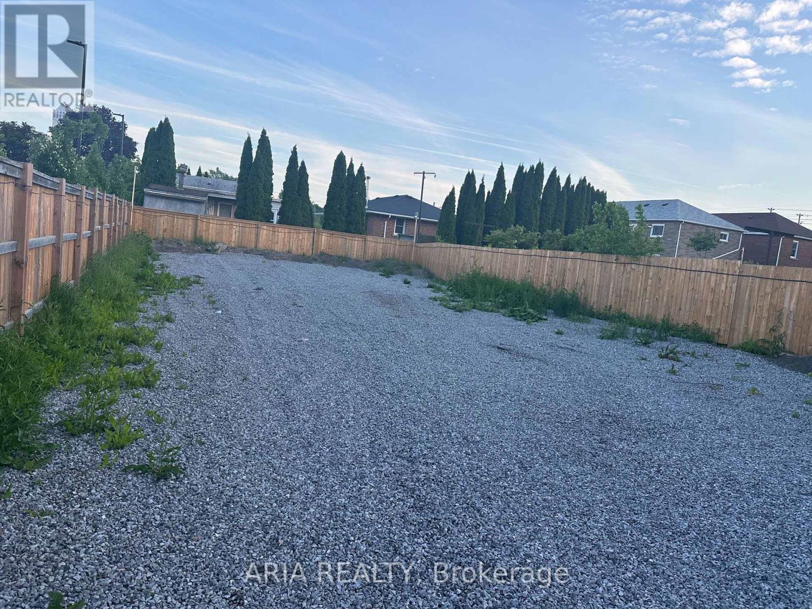 5520 North Street N, Niagara Falls, Ontario  L2G 1J3 - Photo 2 - X12429242