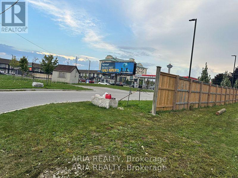 5520 North Street N, Niagara Falls, Ontario  L2G 1J3 - Photo 7 - X12429242