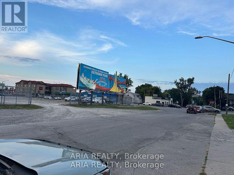 5520 North Street N, Niagara Falls, Ontario  L2G 1J3 - Photo 8 - X12429242