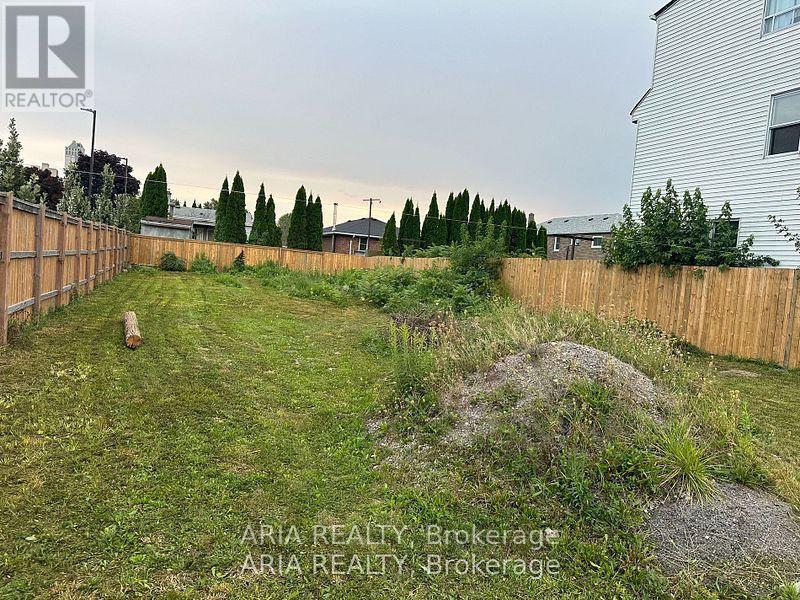5520 North Street N, Niagara Falls, Ontario  L2G 1J3 - Photo 9 - X12429242