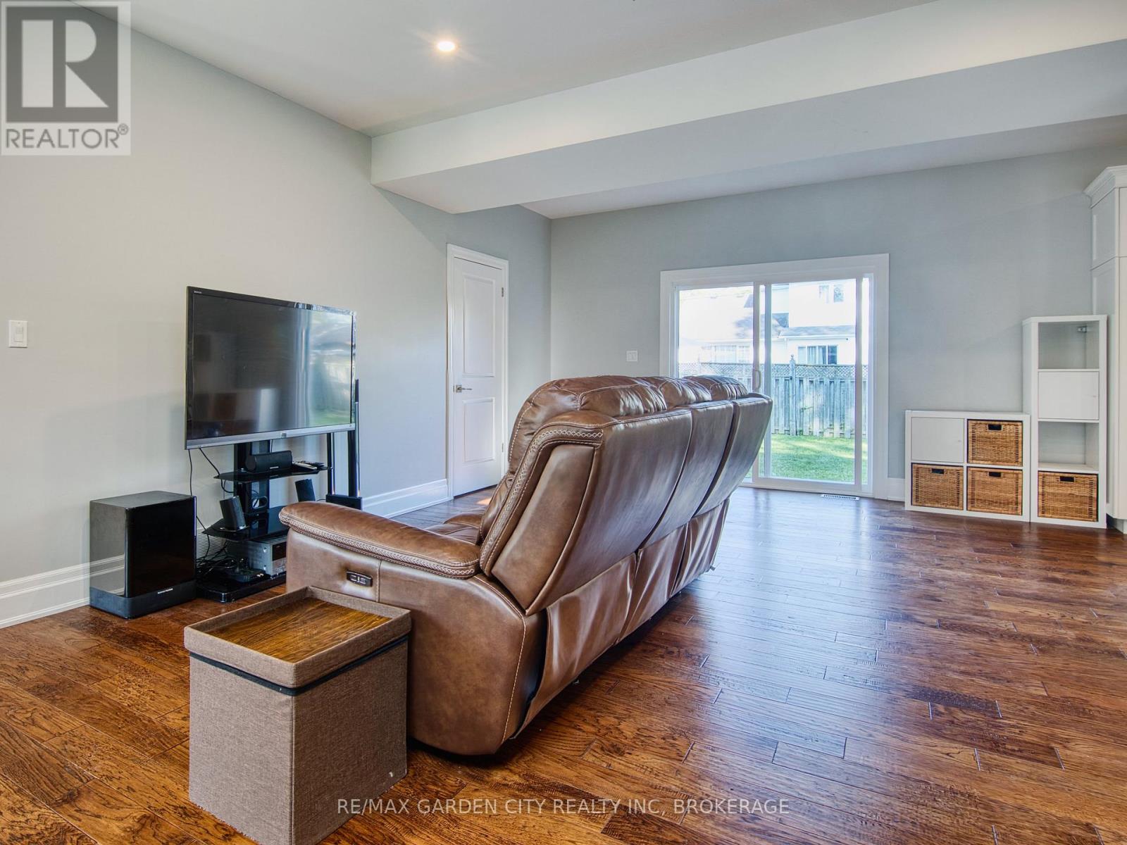686 Lakeview Road, Fort Erie (Crescent Park), Ontario  L2A 4X1 - Photo 15 - X12429189