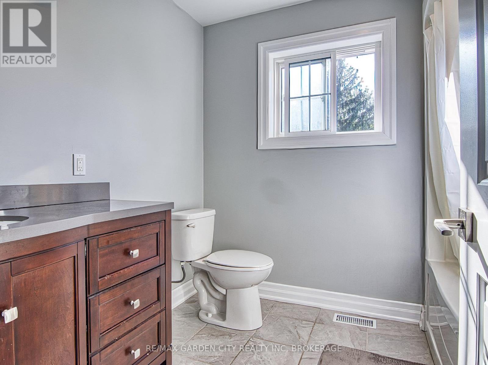 686 Lakeview Road, Fort Erie (Crescent Park), Ontario  L2A 4X1 - Photo 38 - X12429189
