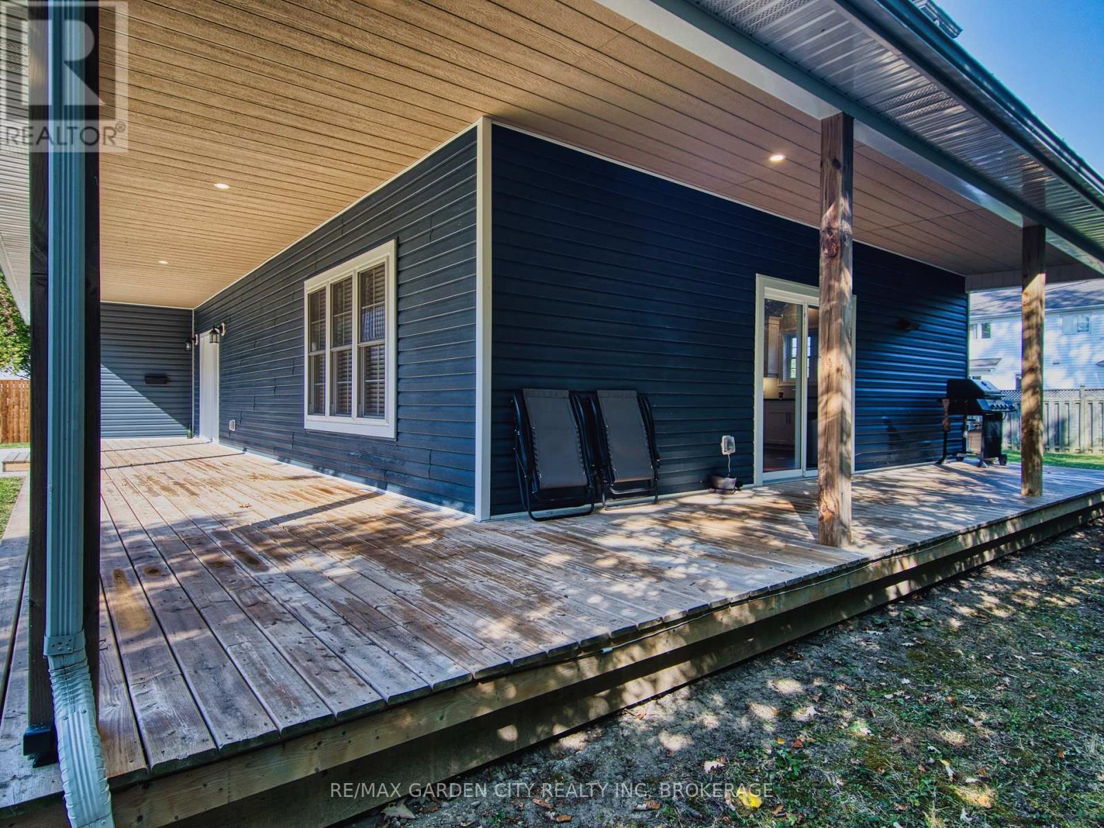 686 Lakeview Road, Fort Erie (Crescent Park), Ontario  L2A 4X1 - Photo 7 - X12429189