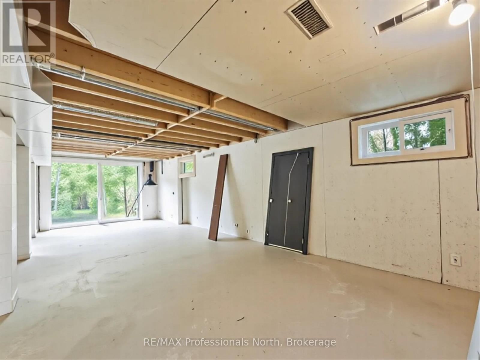 1755 Skyline Drive, Huntsville, Ontario  P1H 1A7 - Photo 15 - X12429282